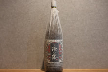 Load image into Gallery viewer, Amakusa Sake Brewing Pond Open sake Potato 25 degree 1800ml