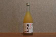 Load image into Gallery viewer, Umenoshu Shuzo Aragoshi Apple 720ml