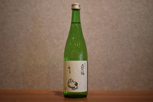 Load image into Gallery viewer, Hagi no Tsuru Junmai Ginjyo Separated Evening Coolness Cat Label 720ml