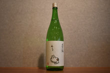 Load image into Gallery viewer, Hagi no Tsuru Junmai Ginjyo Separated Evening Coolness Cat Label 1800ml