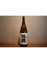 Load image into Gallery viewer, Asahiko Junmai Ginjo in early autumn 1800ml
