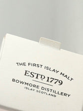 Load image into Gallery viewer, Bowmore 18 Years Old Label