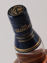Load image into Gallery viewer, Glenlivet 18 Year Old Old Label 2019 Release