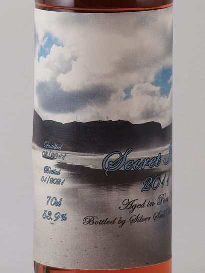 Silver Seal Secret Islay 2011 53.9% (defective label)