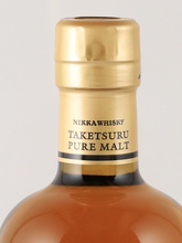 Load image into Gallery viewer, Nikka Taketsuru Pure Malt Old Label