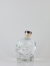 Load image into Gallery viewer, Crystal Head Vodka 750ml with Glass