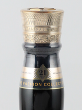 Load image into Gallery viewer, Royal Salute 21 Years Harris Reed Edition Gold