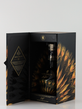 Load image into Gallery viewer, Royal Salute 21 Years Harris Reed Edition Gold