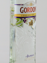 Load image into Gallery viewer, Gordon's London Dry Gin 43%