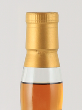 Load image into Gallery viewer, Club Qing Williamson 10 Year Old 2015 Hong Kong Bars Joint Bottling 53.1%