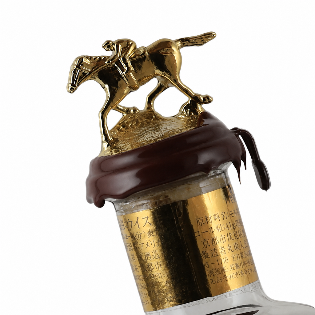 Side view of the Blanton’s gold horse and jockey stopper, brown wax seal and gold bottle neck.