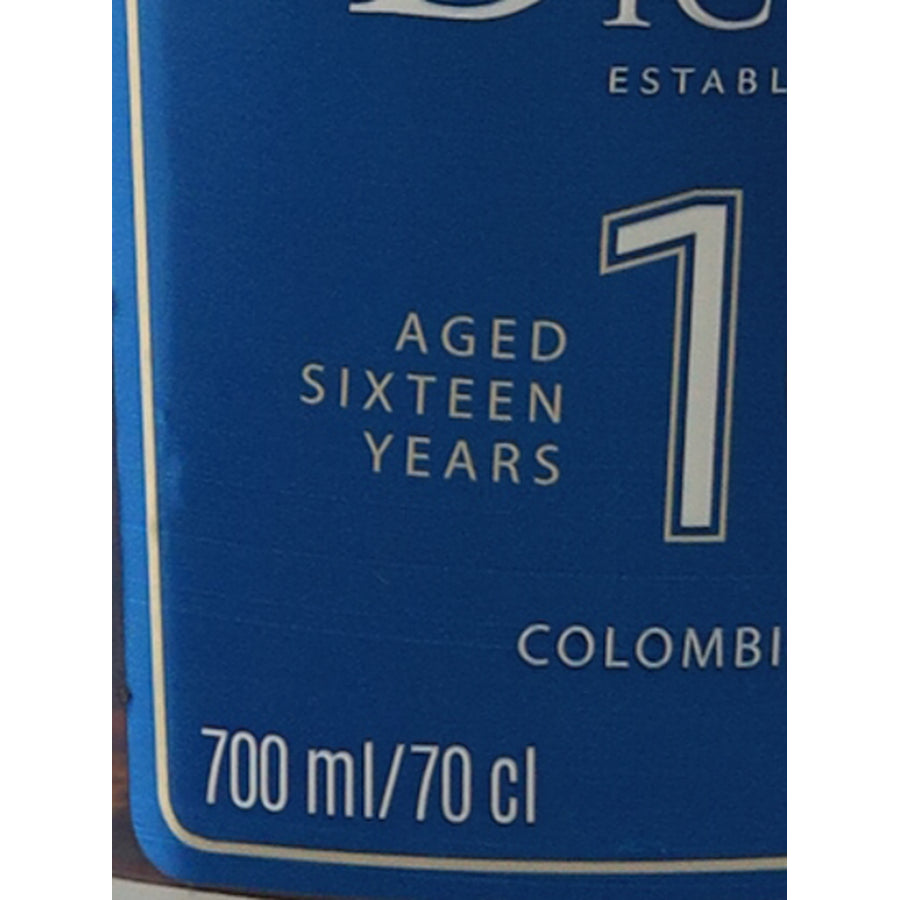 Dictador 16 Year Old Colombian rum 700ml - label age and volume