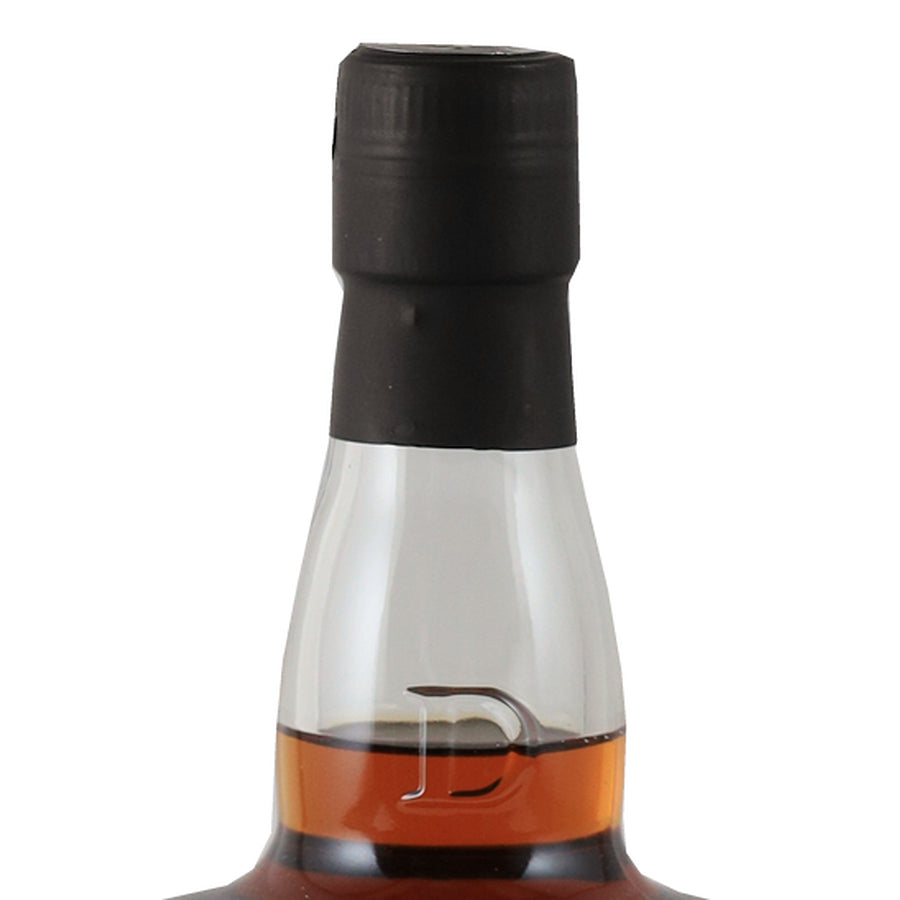 Dictador 16 Year Old Colombian rum 700ml - neck and cap