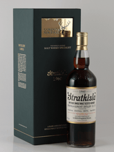 Load image into Gallery viewer, Gordon &amp; MacPhail Strathisla 1960／2014 - Bottle Of Japan