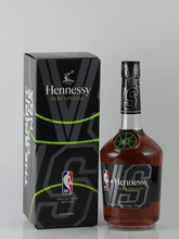 Load image into Gallery viewer, Hennessy VS Season 4 NBA Limited Edition - Bottle Of Japan