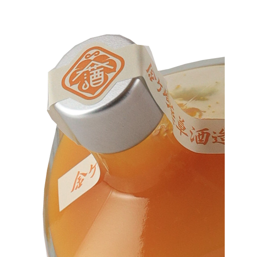 Kanegasaki Orange Nectar 500ml Japanese orange liqueur - cap top and seal angle