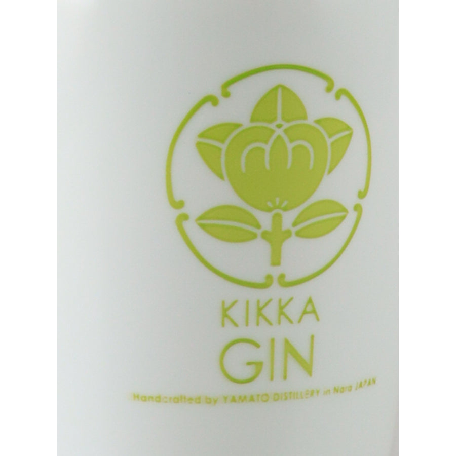 Kikka Gin Ruten green emblem and Kikka Gin lettering, angled bottle close-up