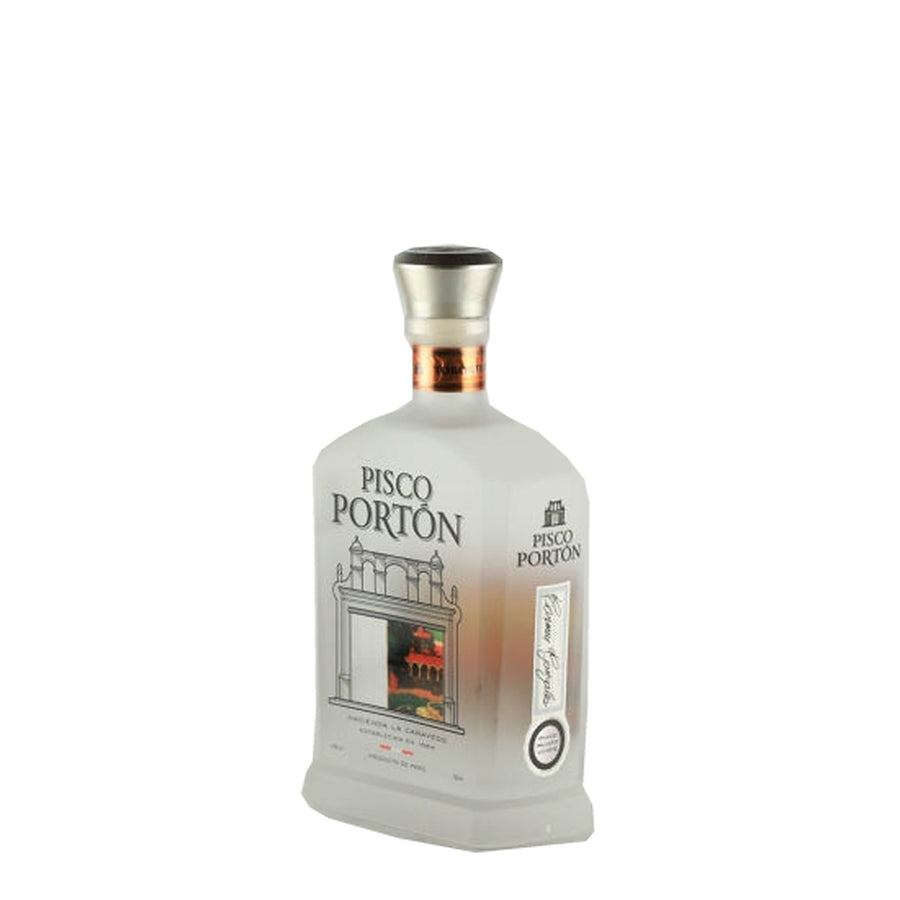 Pisco Porton Torontel Mosto Verde - bottle angle