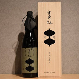Miyakanbai Junmai Daiginjo 19% EXTRA CLASS Ginzui Gift Box 1800ml