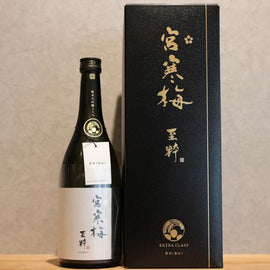 Miyakanbai EXTRA CLASS Junmai Daiginjo 35% Shisui Gift Box 720ml